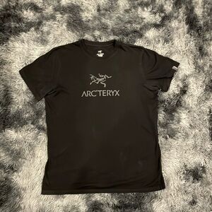 Arc’teryx womens T-Shirt size M